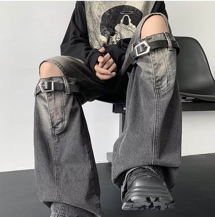 Blugi prespălați retro cu detaliu din metal. Pantaloni baggy gri cu decupaje la genunchi și catarame metalice