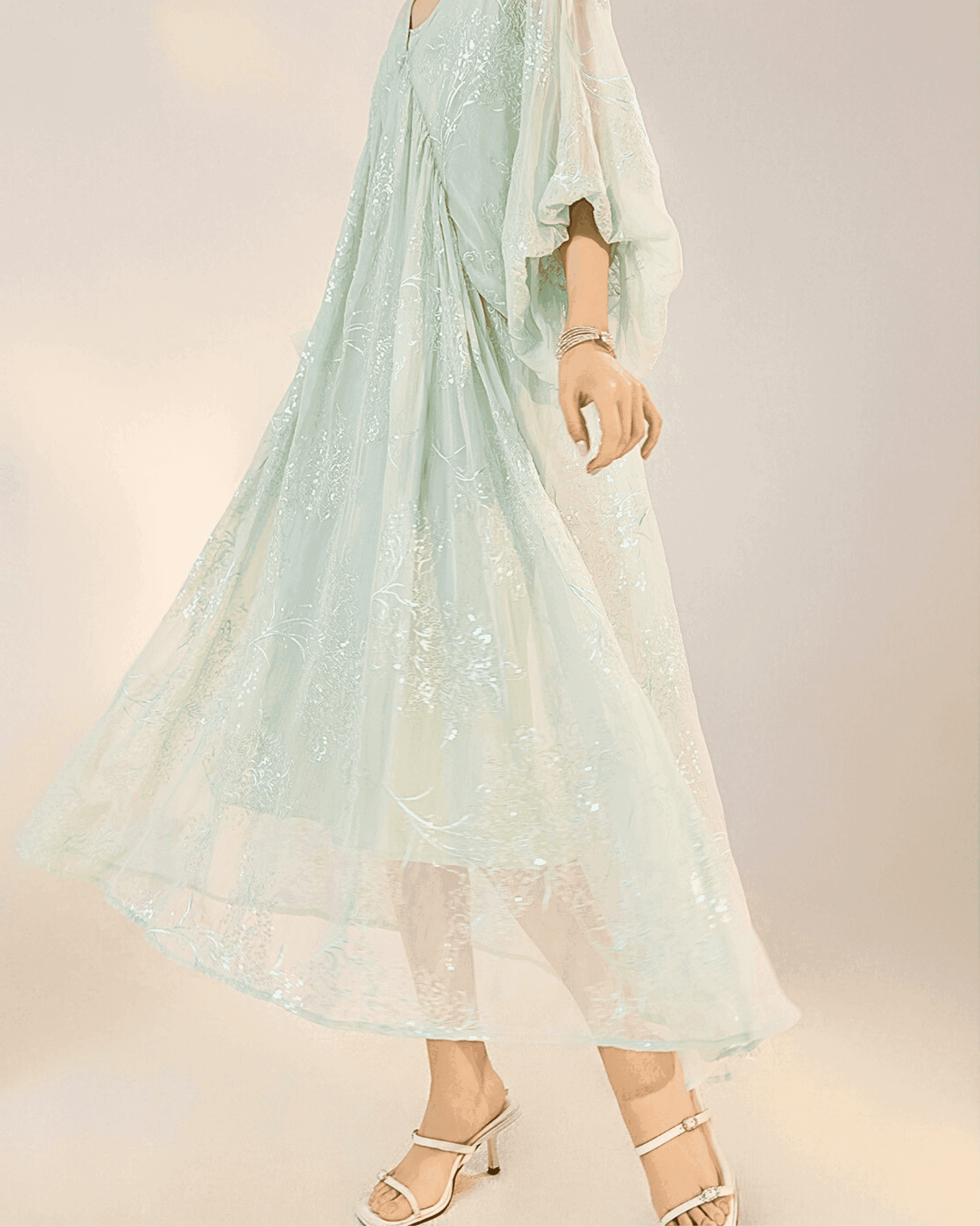 Rochie albastru mentă cu broderie, vaporoasă și elegantă, perfectă pentru evenimente speciale