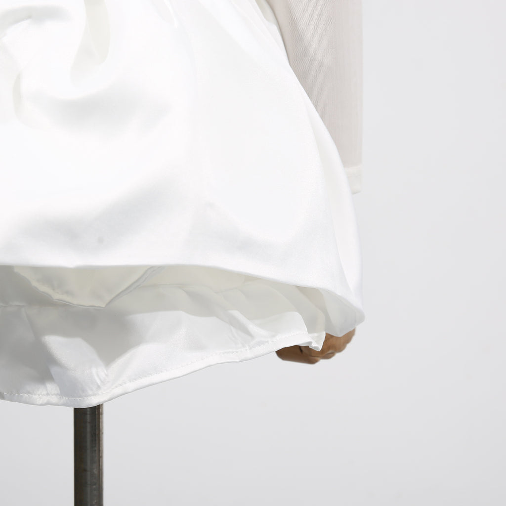 Elegant white dress with 3D flowers and voluminous skirt, perfect for special occasions